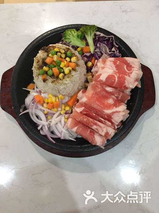 黑椒肥牛铁板饭