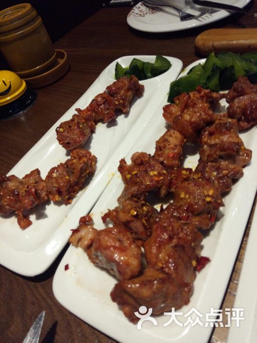 烤羊肉短裤街白色美女拍图片