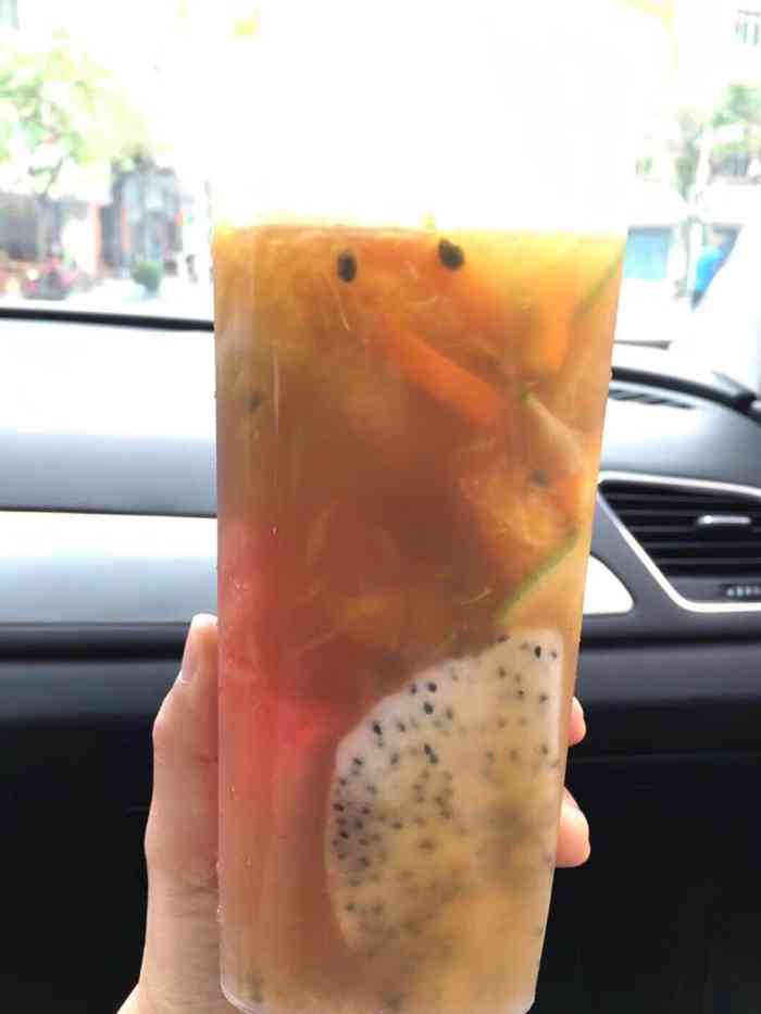 桃沏-"奶茶总体偏甜,不爱甜的可以叫少糖,火龙果."