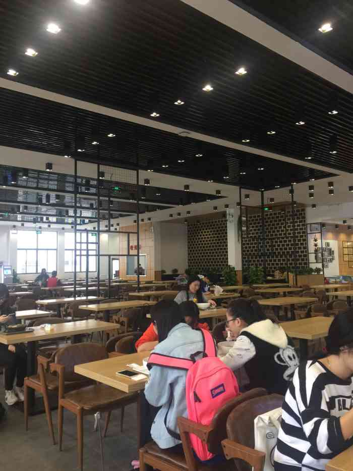 南京理工大学紫金学院-第5食堂-"挺着大肚子陪老公来