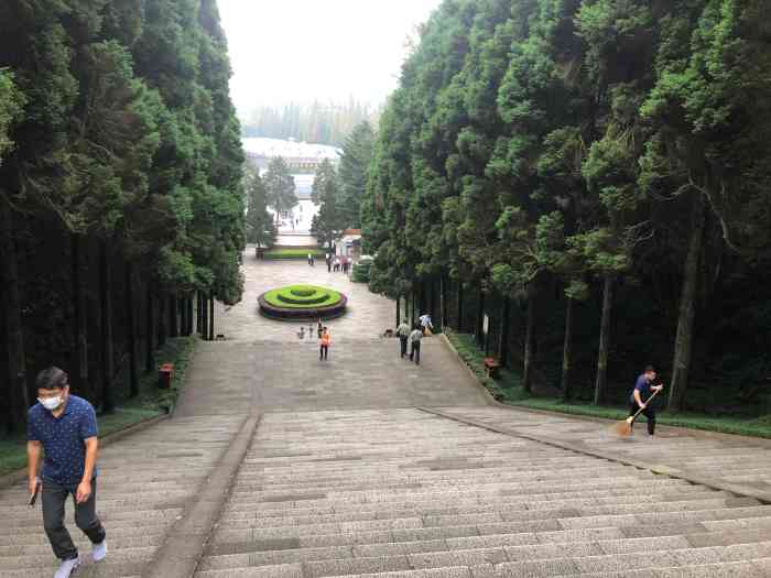 井冈山革命烈士陵园-"苍松翠柏,庄严肃穆.接受革命和.