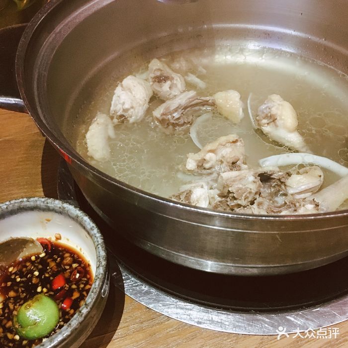 同仁四季音乐主题餐厅(珠海拱北店)原味椰子鸡图片