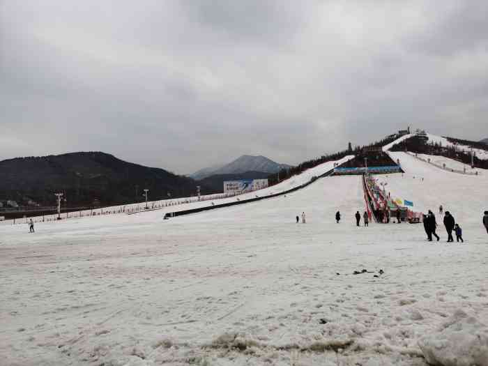 松鸣岩国际滑雪场-"【逛吃逛吃d车92吃货不停歇() .