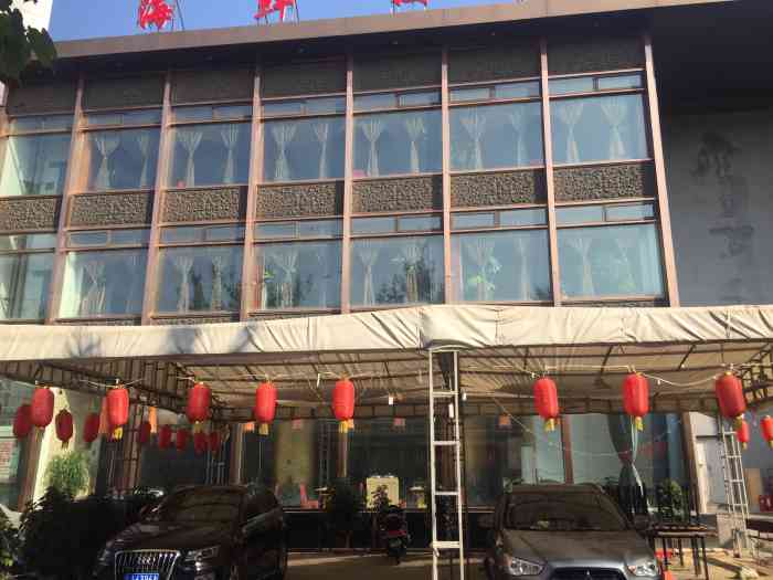 明湖春酒店-"位置临文化东路,吃饭的时候看车水马龙,.