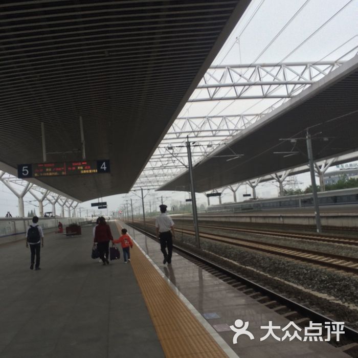 荆州火车站