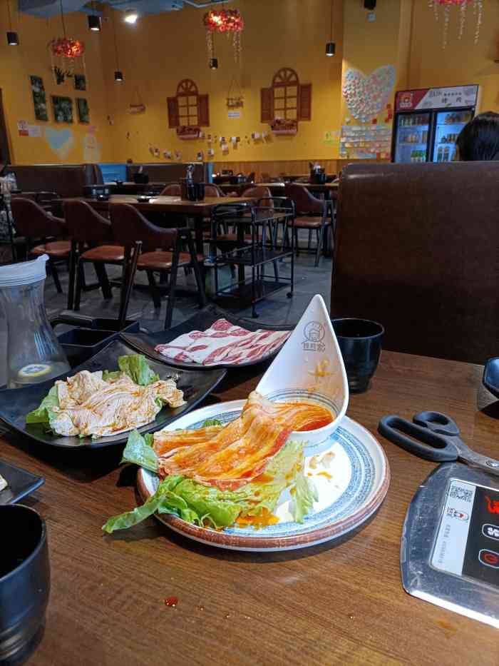 雅莉家烤肉馆(西宸天街店)-"一直以为是黄雅莉开的,问店员一问三不知