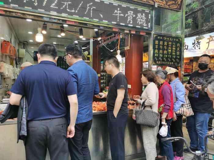 刘纪孝腊牛羊肉"经常去他们家买腊牛肉和牛腱子,妈妈和孩子.