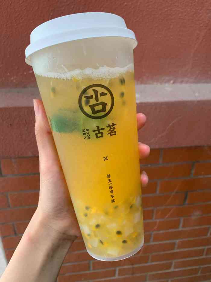 吃着好爽西米混着百香果嘎嘣脆 这一杯太爽了 炎热的夏季太需要一杯百