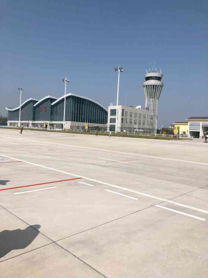 信阳明港机场-"机场比较小,从飞机上下来没走两步,就到出.