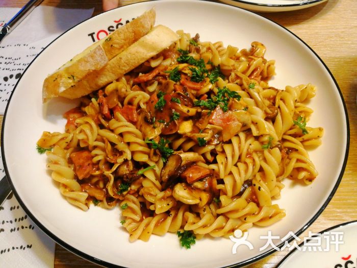 黑椒蘑菇熏肉意大利螺纹粉