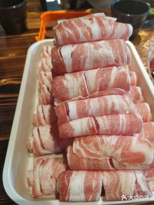 位置很好找,在菜艺街123-3号,门前有停车.