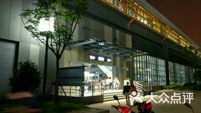 秀沿路-地铁站入口图片 第3张