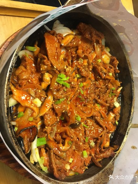 偶拌朝鲜族牛肉饭(红旗街店)石板烤牛肉图片