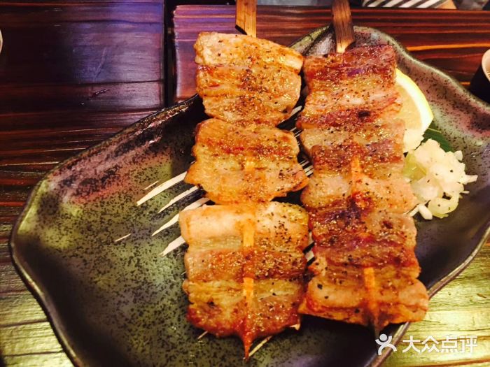 阿迪川味烧烤店五花肉图片