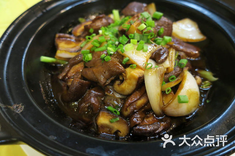 香菇肥肠煲