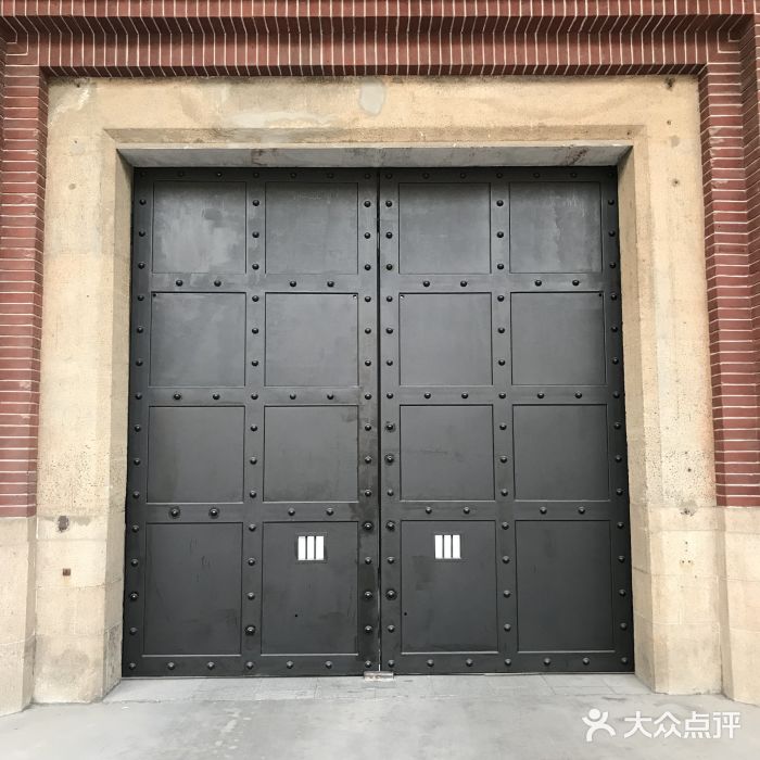 上海监狱陈列馆铁门紧闭图片