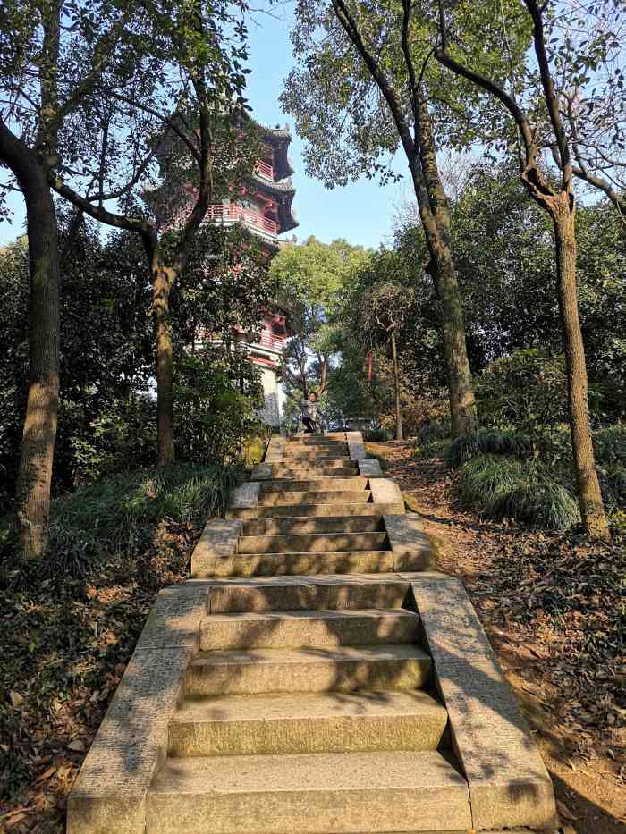 蕺山公园-"嶯山公园里面有个书院,上书浙学渊源四个大.