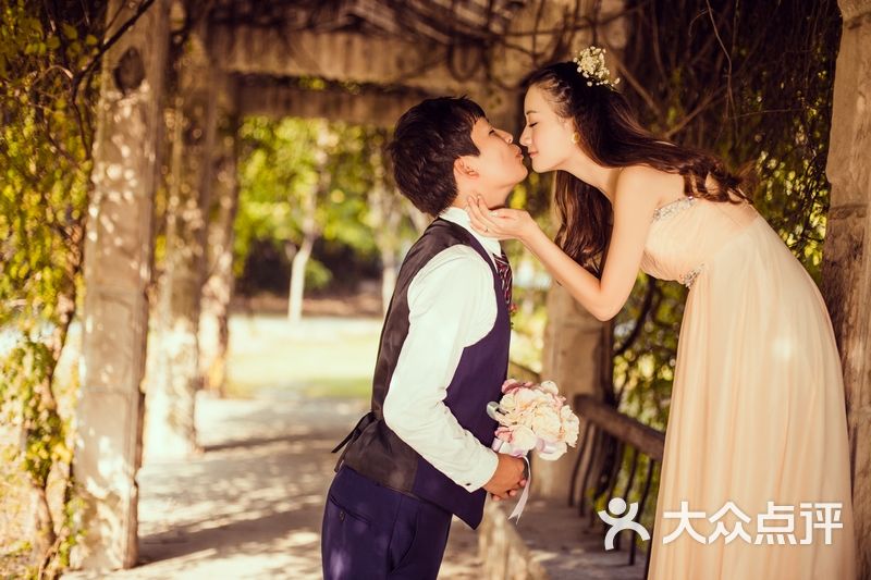 拾光纪婚纱摄影_婚纱摄影