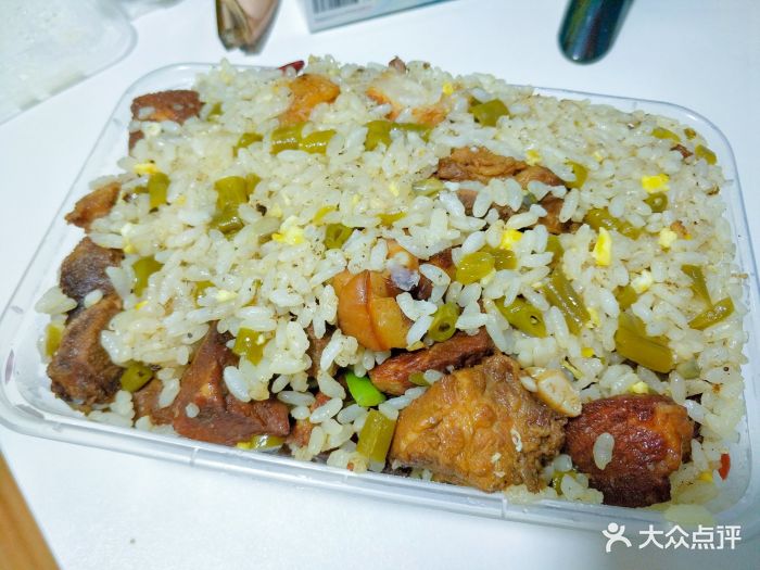 红烧肉排骨炒饭