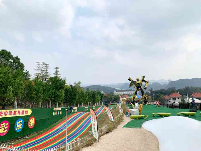 七彩乐滑彩虹滑道-"位置在北岭山房车营地.下面有收费