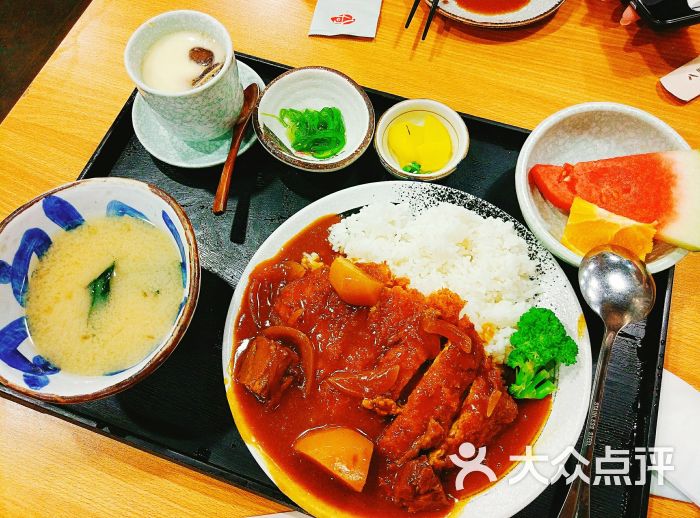 咖喱牛肉猪排饭定食