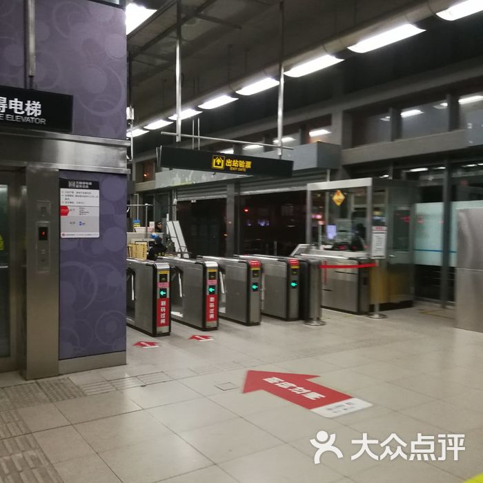 浦江镇-地铁站
