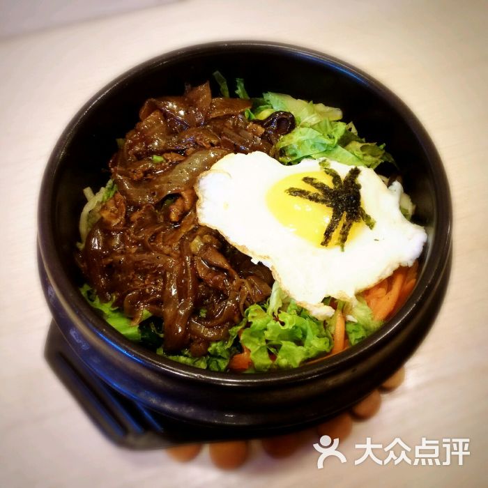 黑椒肥牛石锅拌饭
