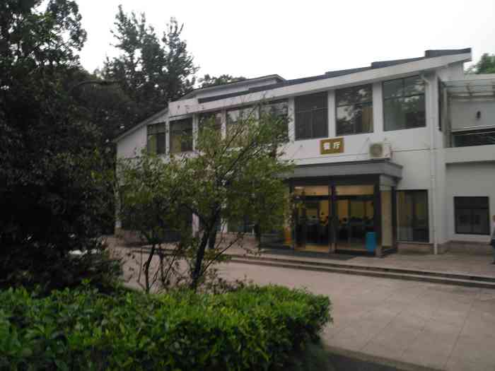 上铁钱江酒店-"上海铁路局的疗养院,面对钱塘江 背靠.