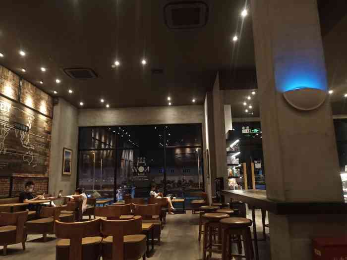 星巴克(朗香嘉年华店"睡眼惺忪的早晨,喝了一大半才发现了小妹.
