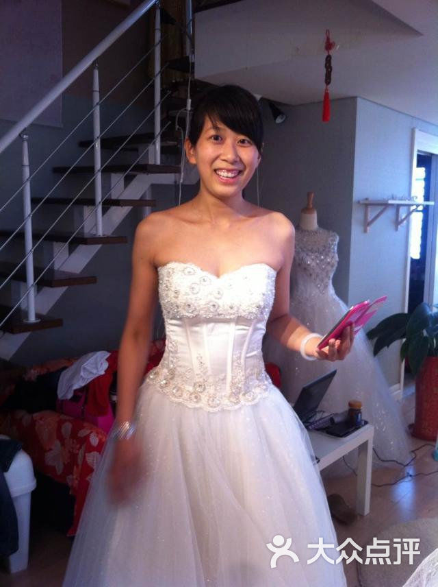 秀色婚纱_秀色婚纱(2)