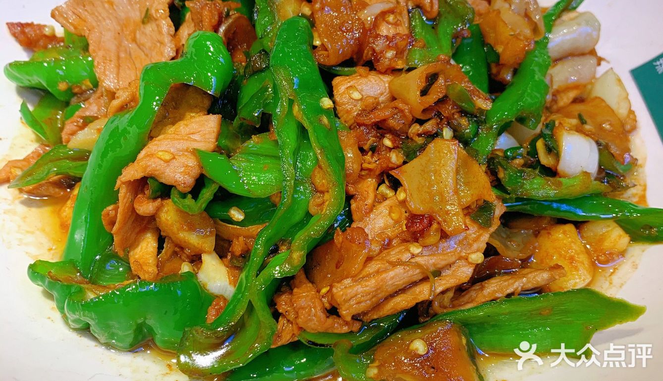来长沙怎么能不吃一口费大厨辣椒炒肉的费大厨辣椒炒肉,皮蛋青椒擂