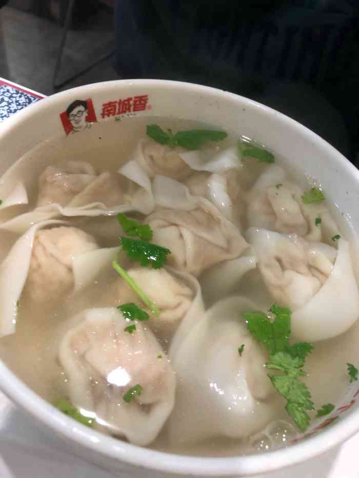 南城香(富丰桥店)-"点的外卖,素锅贴和虾仁馄饨.虾仁馄饨个头.