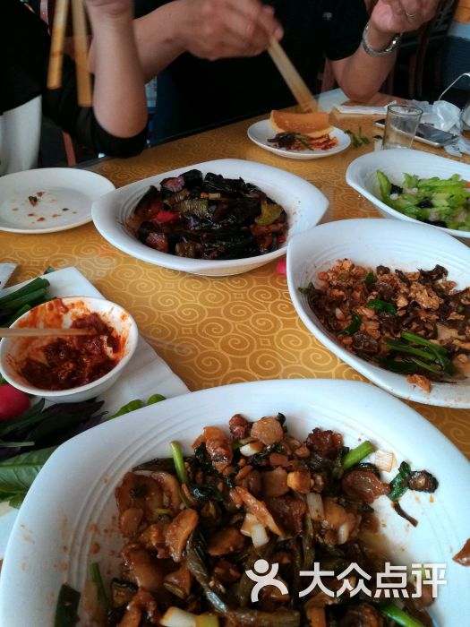 丰收门:位置在沈河八院正对面,菜以东北.沈阳美