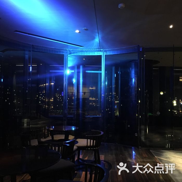 唐拉雅秀中国蓝酒吧
