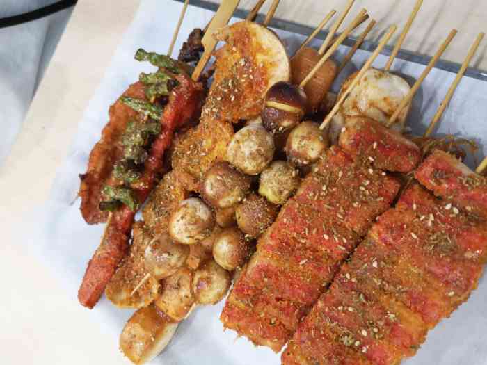 东北炸串(银泰店)-"呼啦啦,某天下班太晚了,,,去买点炸串垫.