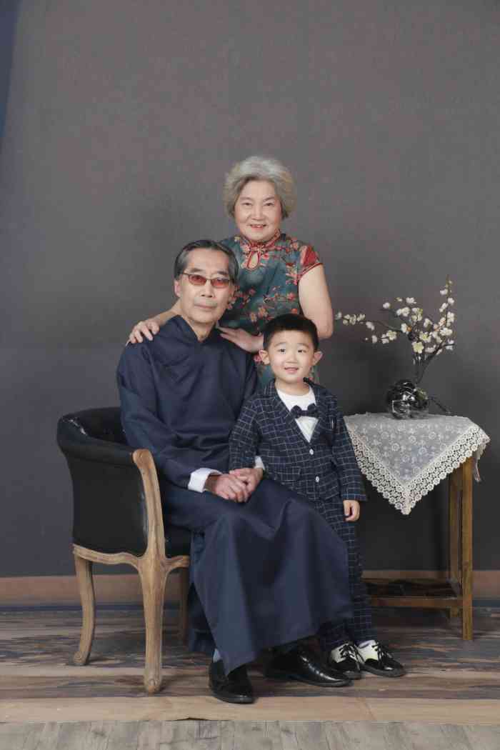 coco精致全家福影像馆-"爷爷奶奶和孩子们终于有漂亮的合影了.太满.