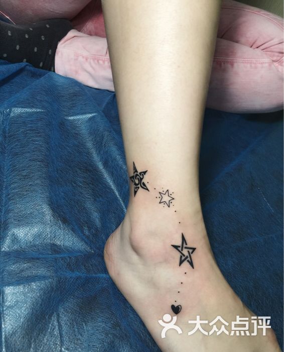 脚踝小星星纹身