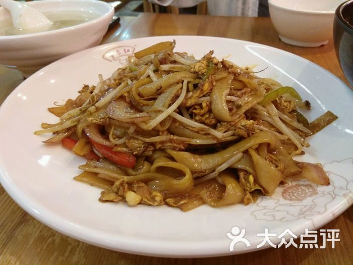 鸡蛋炒河粉