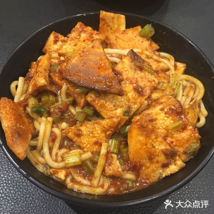 疆尕尕·新疆炒米粉(河西王府井店)鸡肉粉馕两掺图片