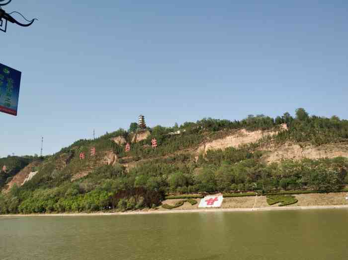 甘泉湖旅游景区-"甘泉湖景区算是淳化的标志性景点,吊桥走在.