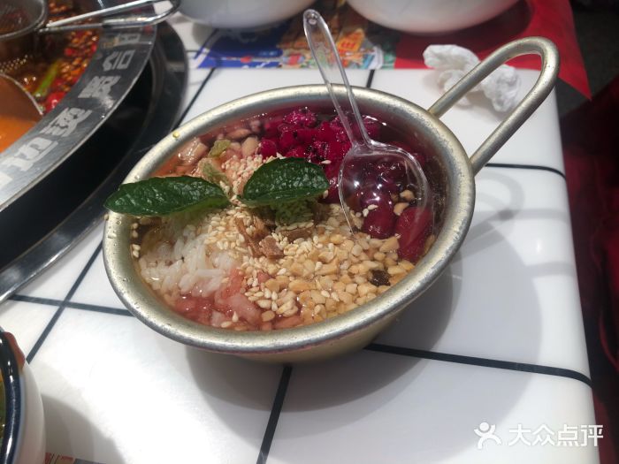 贤合庄卤味火锅(皇后公园旗舰店)红糖冰粉图片