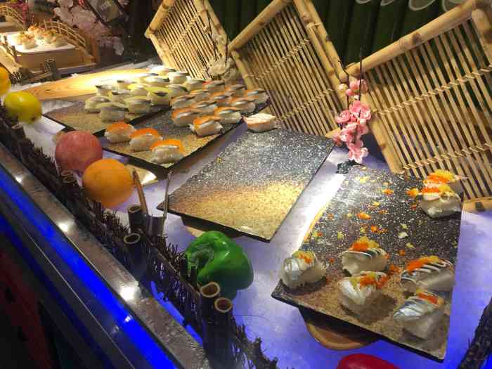 大山炭火烤肉自助餐厅(西南商都店)-"[薄荷]环境:约了朋友在市中心一