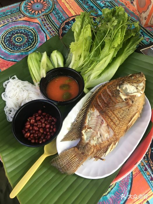 老挝冰咖啡菜包鱼图片