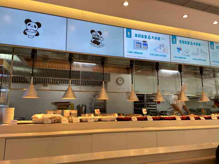 焦耳食堂(双井店)-"下午6点半左右,餐台上好多空盘子,菜品也.