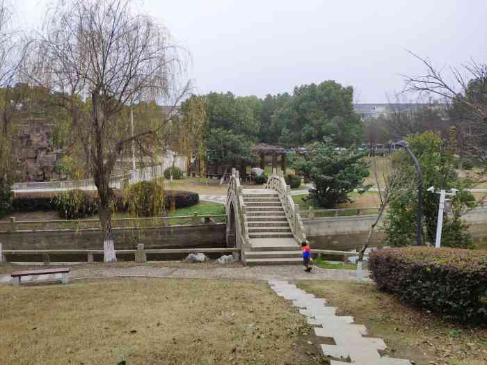 唯亭公园"吃蟹季酒足饭饱之后,阳光明媚的午后去公园.