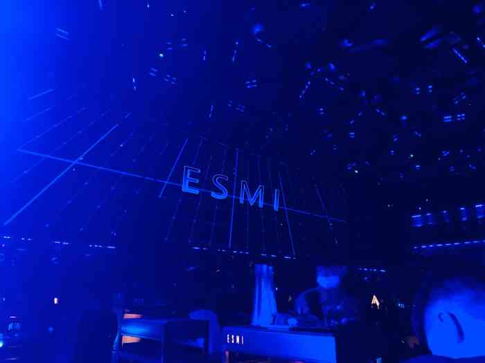 esmi nightclub-"esmi在福州有着最高端酒吧之名誉给女.