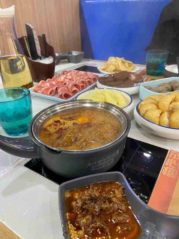 魔法帽牛肉和酱料火锅(长兴利时店)-"利时广场又新开