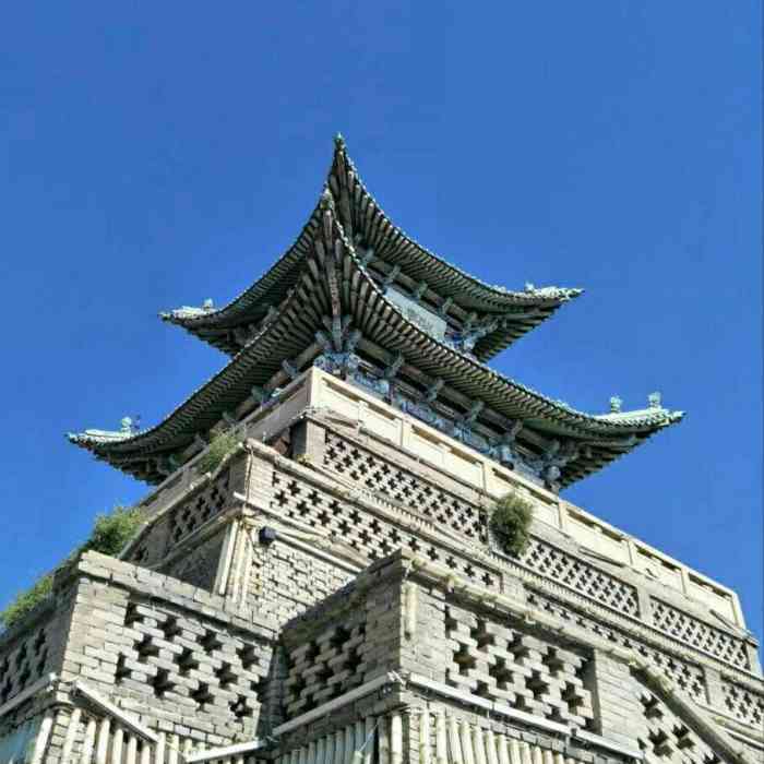 兰山公园"兰州看夜景的圣地,登上三台阁,可以清晰的.