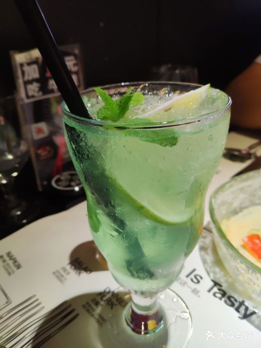 冰柠檬薄荷气泡饮