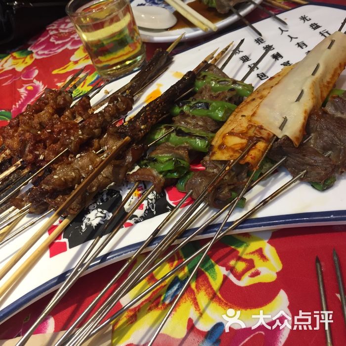 小酒桌融合烧烤